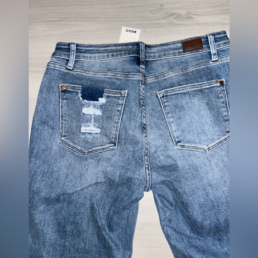 Judy Blue Mid Rise Heavy Distressed Straight Jeans Size 13/31 - Picture 6 of 10